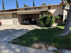 14235 Canterbury Dr in Victorville, CA - Building Photo