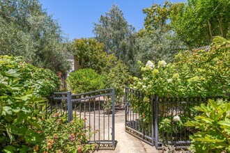 590 Center Dr in Palo Alto, CA - Building Photo - Building Photo