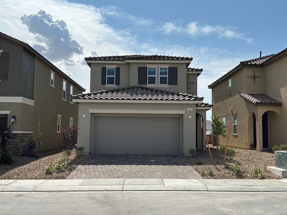 2325 Teatro Ave in Henderson, NV - Building Photo