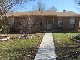 1402 Frio Ln in Garland, TX - Building Photo