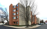 Two Rivers Apartment in Newport, KY - Foto de edificio - Building Photo