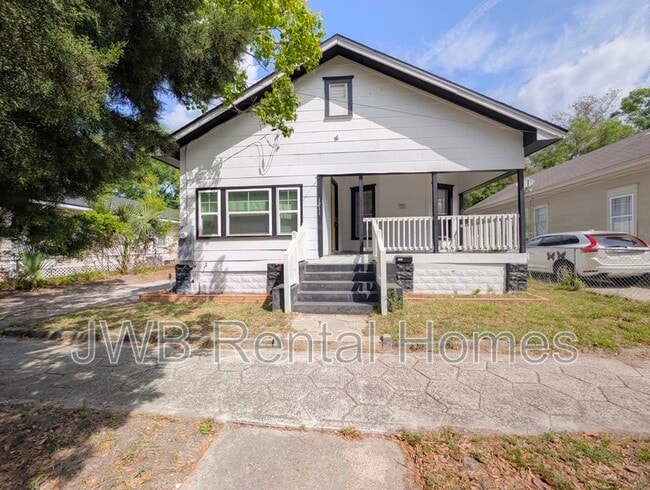 property at 1211 E 13th St