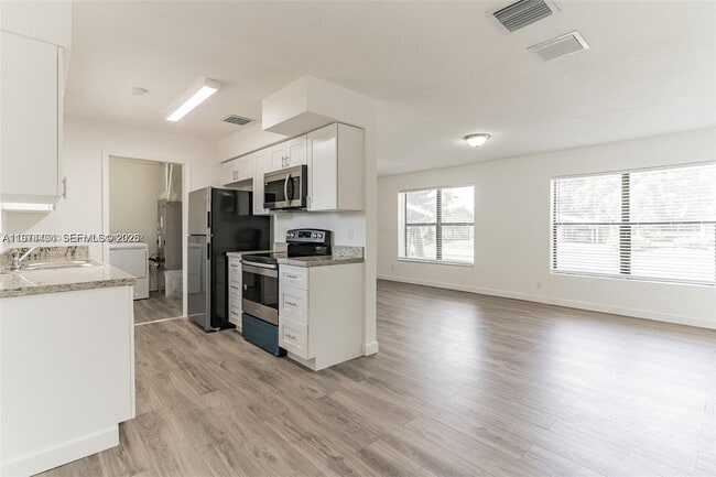 650 SW 29th Ave in Fort Lauderdale, FL - Building Photo - Building Photo