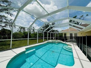 14017 Wenzel Ave in Port Charlotte, FL - Foto de edificio - Building Photo