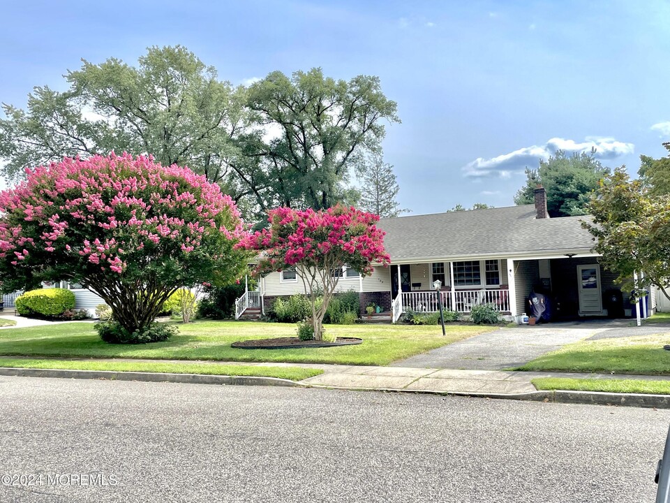 105 Suburban Dr in Toms River, NJ - Foto de edificio