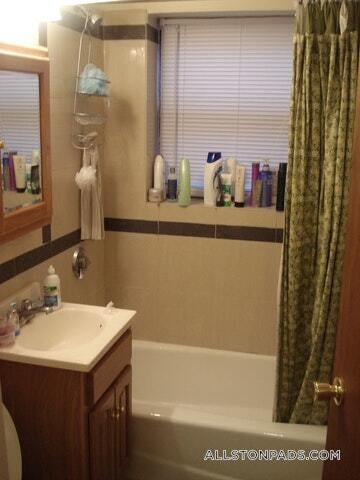 1 President Terrace, Unit 4 in Boston, MA - Foto de edificio - Building Photo