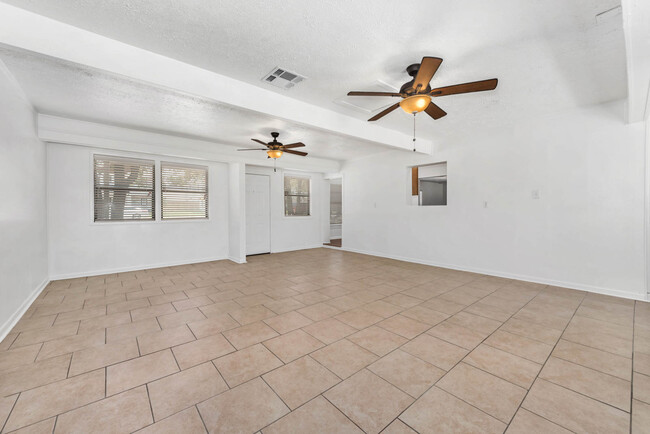 308 Sulphur Springs Rd in Bryan, TX - Building Photo - Building Photo
