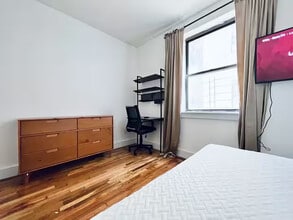 Furnished room/NOT APARTMENT, Unit 2B in Brooklyn, NY - Foto de edificio - Building Photo