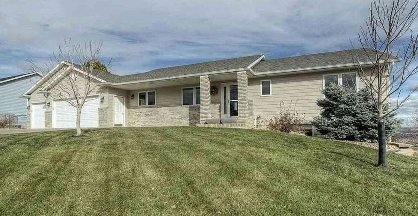 1116 Alta Vista Dr in Rapid City, SD - Building Photo