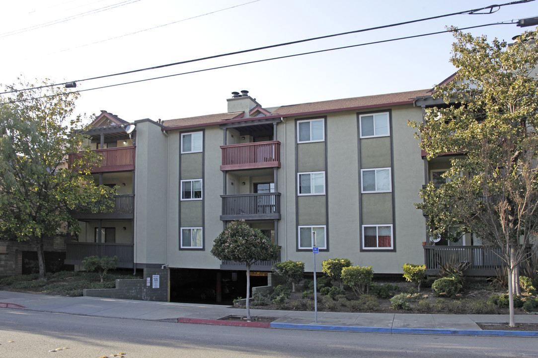 Gatehouse Square Condominium Homes in Hayward, CA - Building Photo