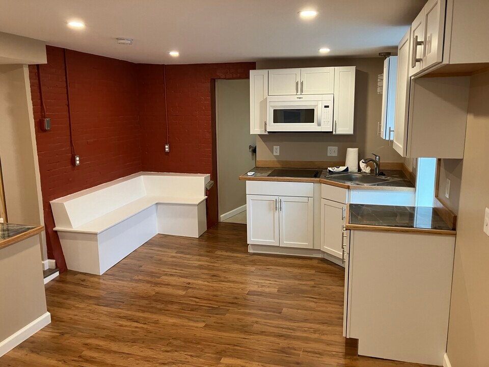 51 Mount Vernon St, Unit B in Melrose, MA - Building Photo