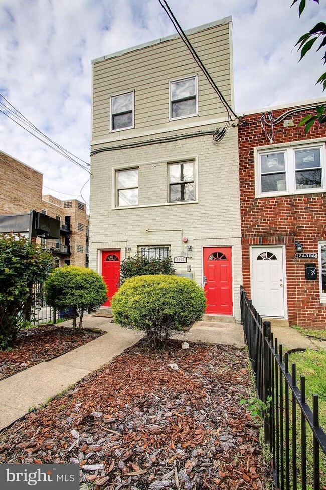 2443 25th St SE, Unit 2