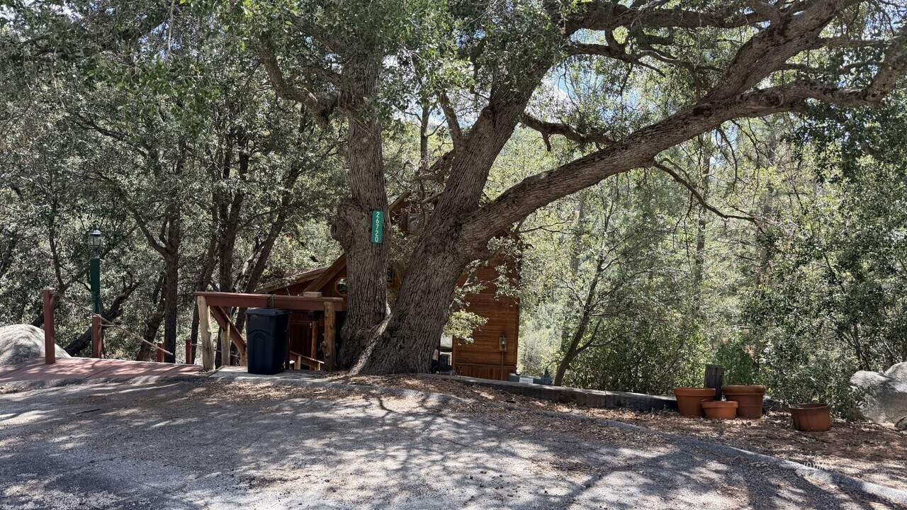 26720 Robin Dr in Idyllwild, CA - Building Photo