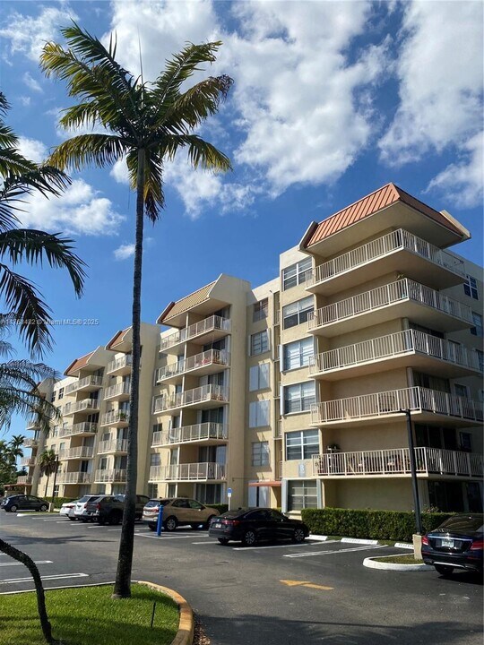 13120 SW 92nd Ave in Miami, FL - Building Photo