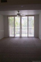 509 E Sheridan St-Unit -2F in Dania Beach, FL - Building Photo - Building Photo