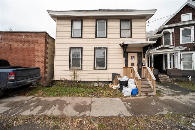 1601 Lodi St in Syracuse, NY - Building Photo - Building Photo