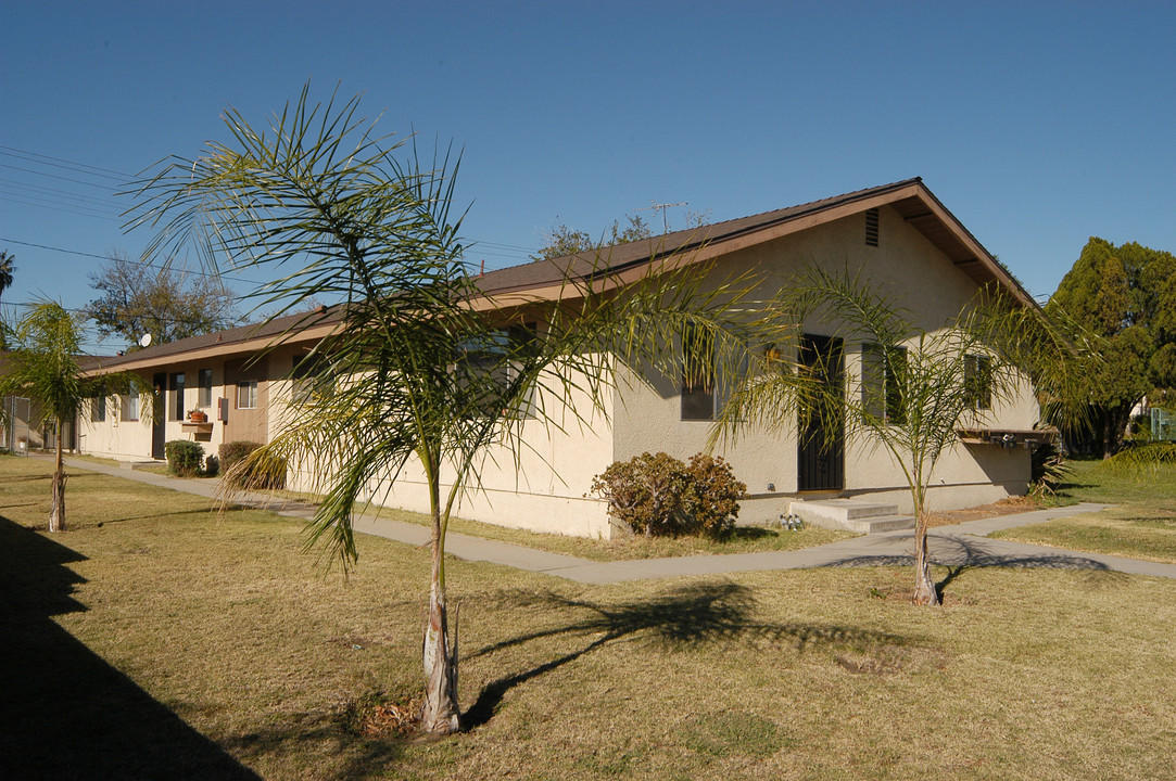 422 N Riverside Ave in Rialto, CA - Building Photo