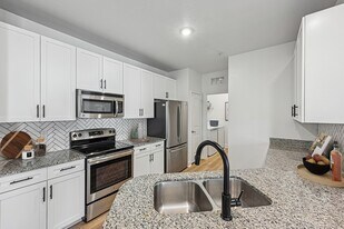 The Courtney at Universal Boulevard in Orlando, FL - Building Photo