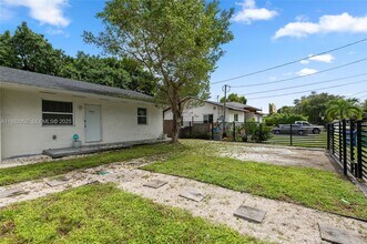 7981 NW 12th Pl in Miami, FL - Building Photo - Building Photo