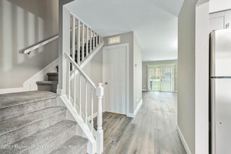 14 Stuart Dr in Freehold, NJ - Building Photo - Building Photo