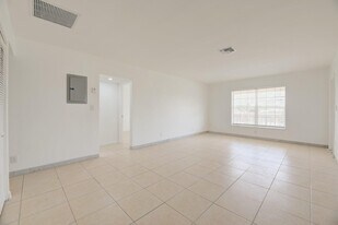 1017 NW 30th Ct, Unit 2 in Wilton Manors, FL - Building Photo