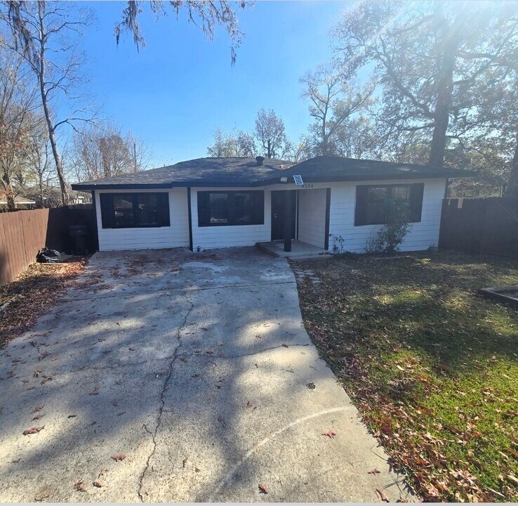 9254 Haddick St in Houston, TX - Building Photo