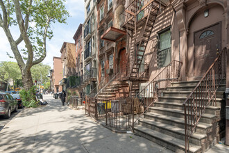 649 Bedford Ave in Brooklyn, NY - Building Photo - Building Photo