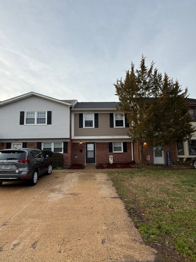 5559 New Colony Dr in Virginia Beach, VA - Building Photo - Building Photo