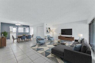 2945 NW 68th St in Fort Lauderdale, FL - Foto de edificio - Building Photo