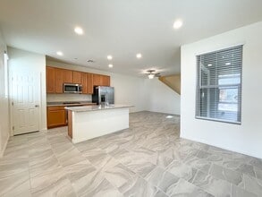 11691 Hamilton Lake Ave in Las Vegas, NV - Building Photo - Building Photo