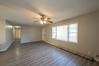 465 N Hairston Rd in Stone Mountain, GA - Building Photo - Building Photo