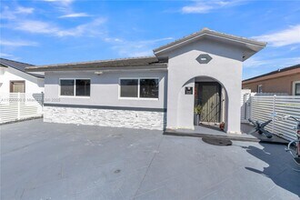 3145 W 71st Pl in Hialeah, FL - Building Photo - Building Photo
