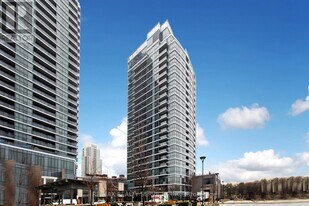 1 Valhalla Inn Rd in Toronto, ON - Building Photo