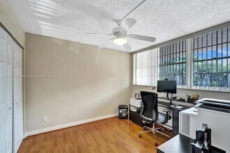 1900 Sabal Palm Dr in Davie, FL - Building Photo - Building Photo