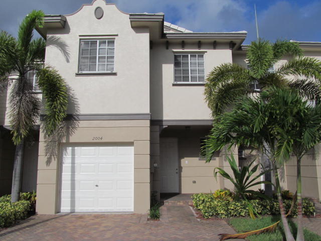 971 Tortuga Dr in Riviera Beach, FL - Building Photo