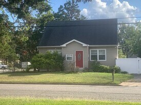 1560 Whittier Ave in Toms River, NJ - Building Photo