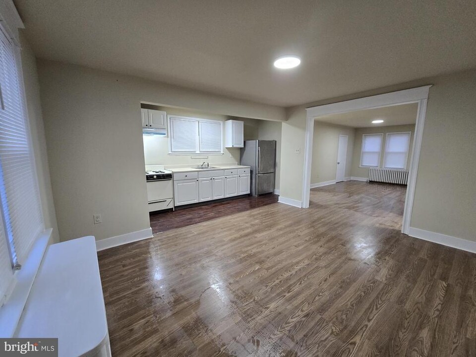 5804 Penn St in Philadelphia, PA - Building Photo