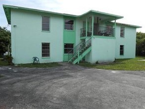16931 Juanita Ave in Ft. Myers, FL - Building Photo - Building Photo