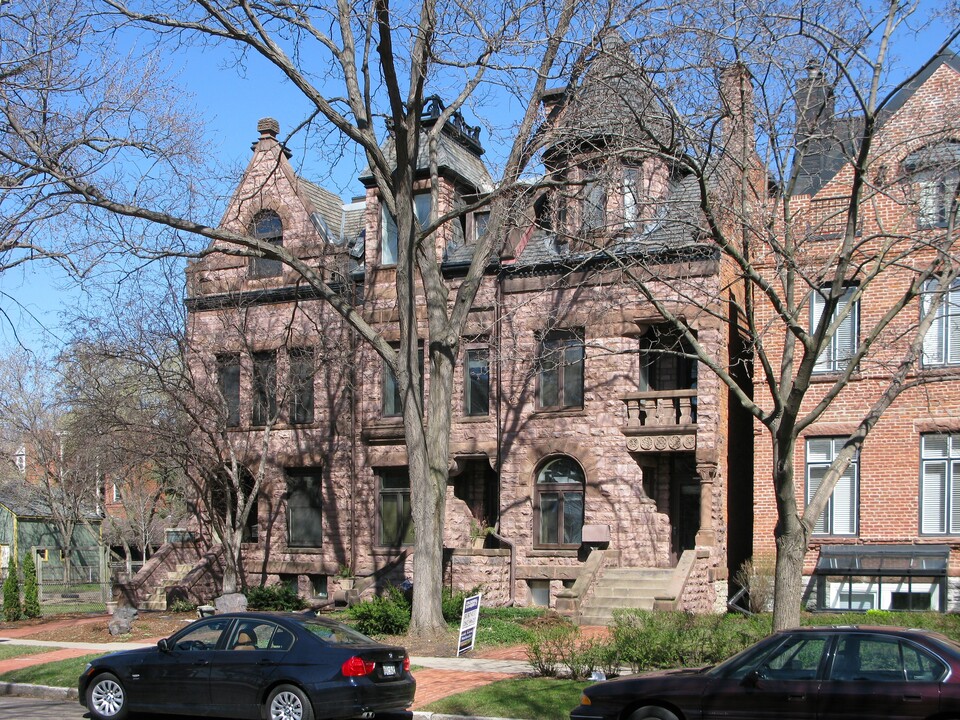 Holly Row in St. Paul, MN - Foto de edificio