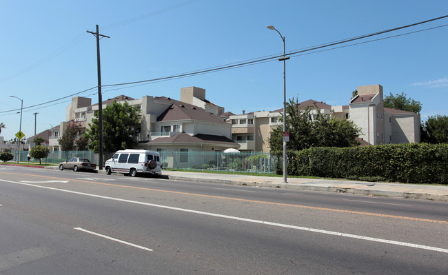 Figueroa Senior Housing in Los Angeles, CA - Foto de edificio - Building Photo