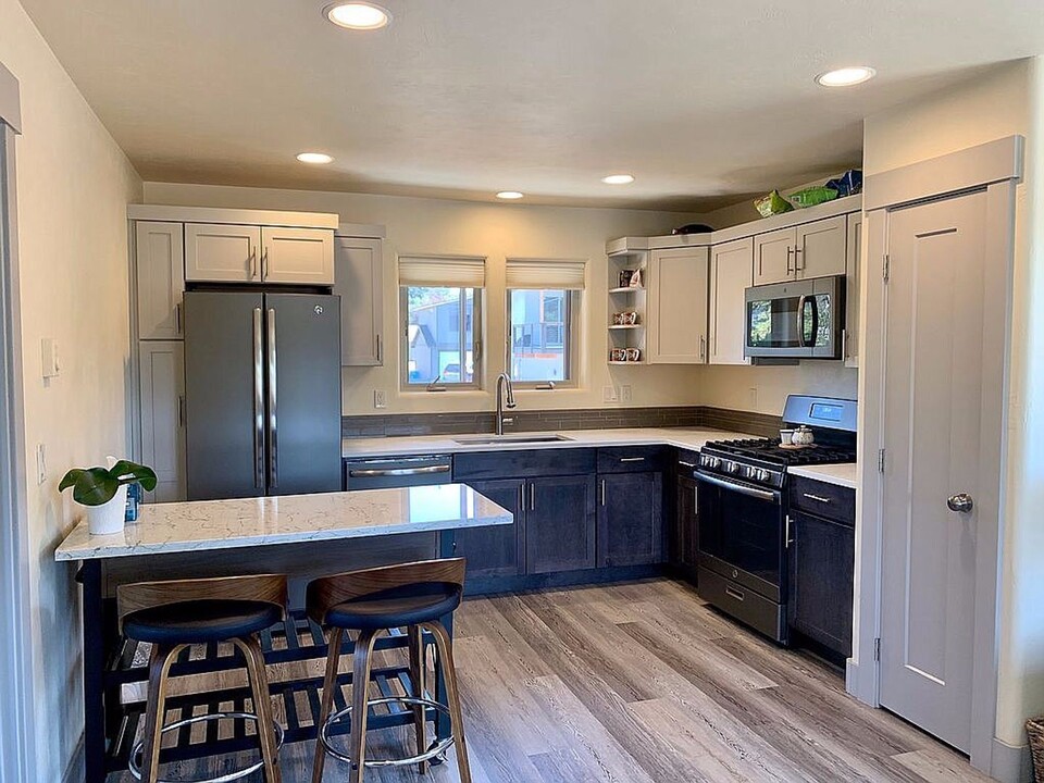 5 SW Taft Ave in Bend, OR - Building Photo