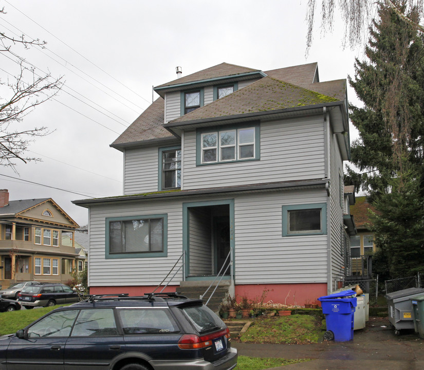 2312 SE Madison St in Portland, OR - Building Photo