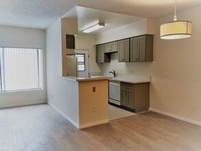 2584 S Centinela Ave, Unit 3 in Los Angeles, CA - Building Photo - Building Photo