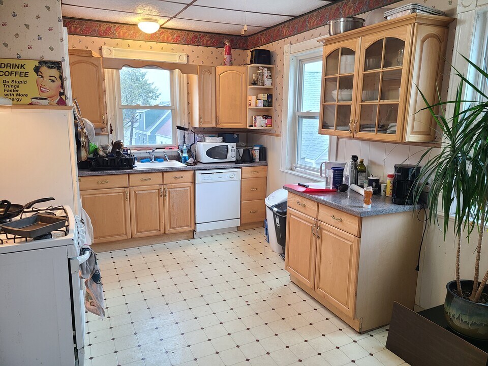 95 Belmont St, Unit 2 in Somerville, MA - Foto de edificio