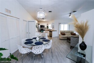 650 103rd Ave N in Naples, FL - Building Photo