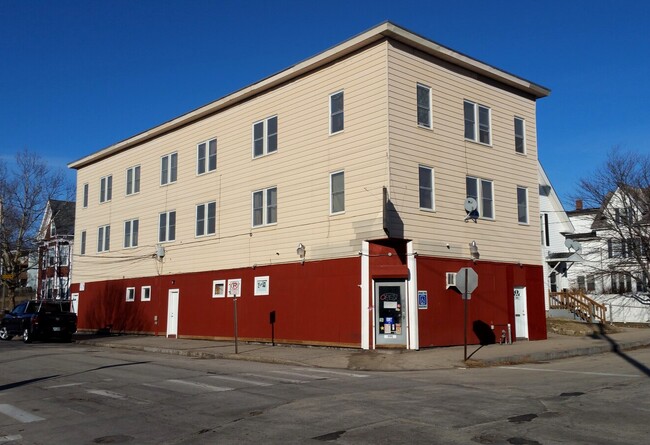 250 Laurel St, Unit 252 Laurel 3rd in Manchester, NH - Foto de edificio - Building Photo