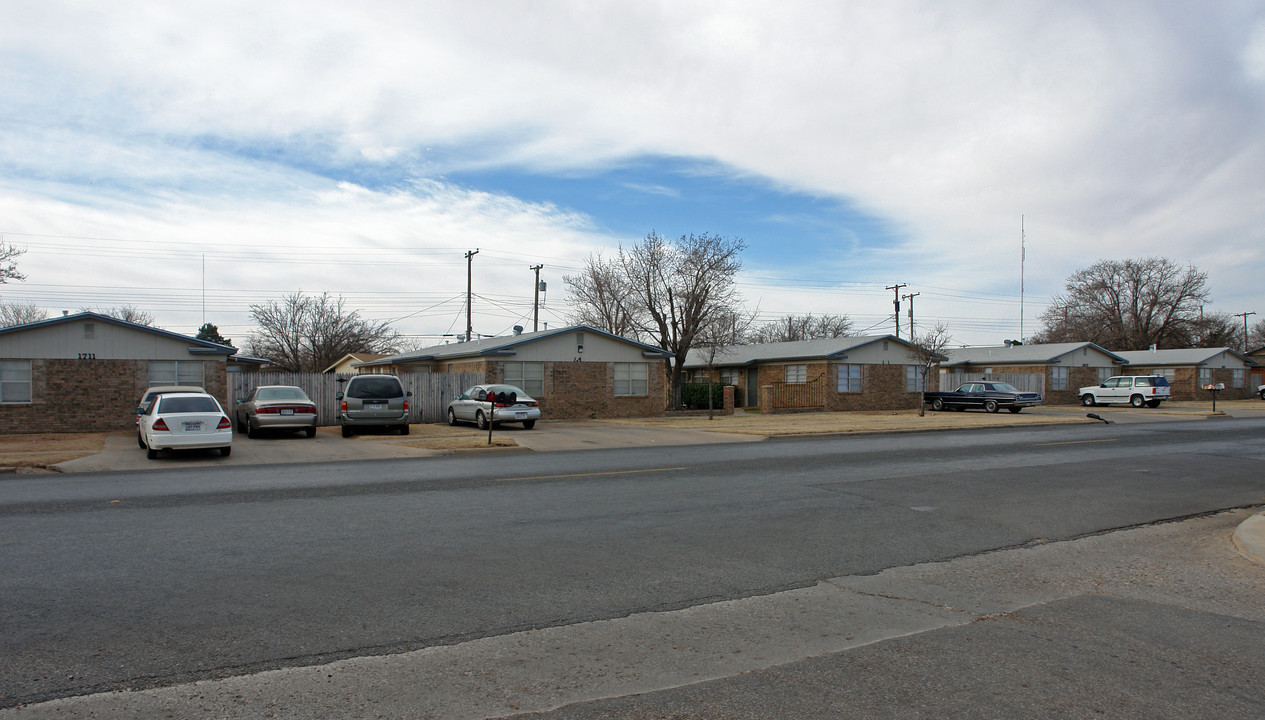 1807-1909 66th St in Lubbock, TX - Building Photo