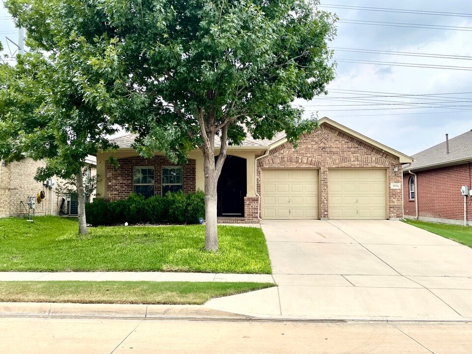 6124 Amberjack Trl in Fort Worth, TX - Building Photo