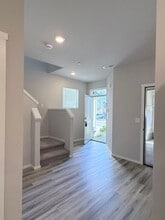 9452 N Chestnut Ct in Camas, WA - Foto de edificio - Building Photo