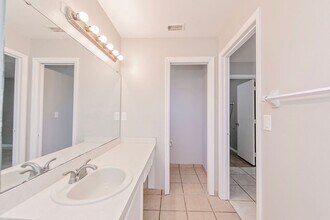 921 Gloucester Ct in Kissimmee, FL - Building Photo - Building Photo